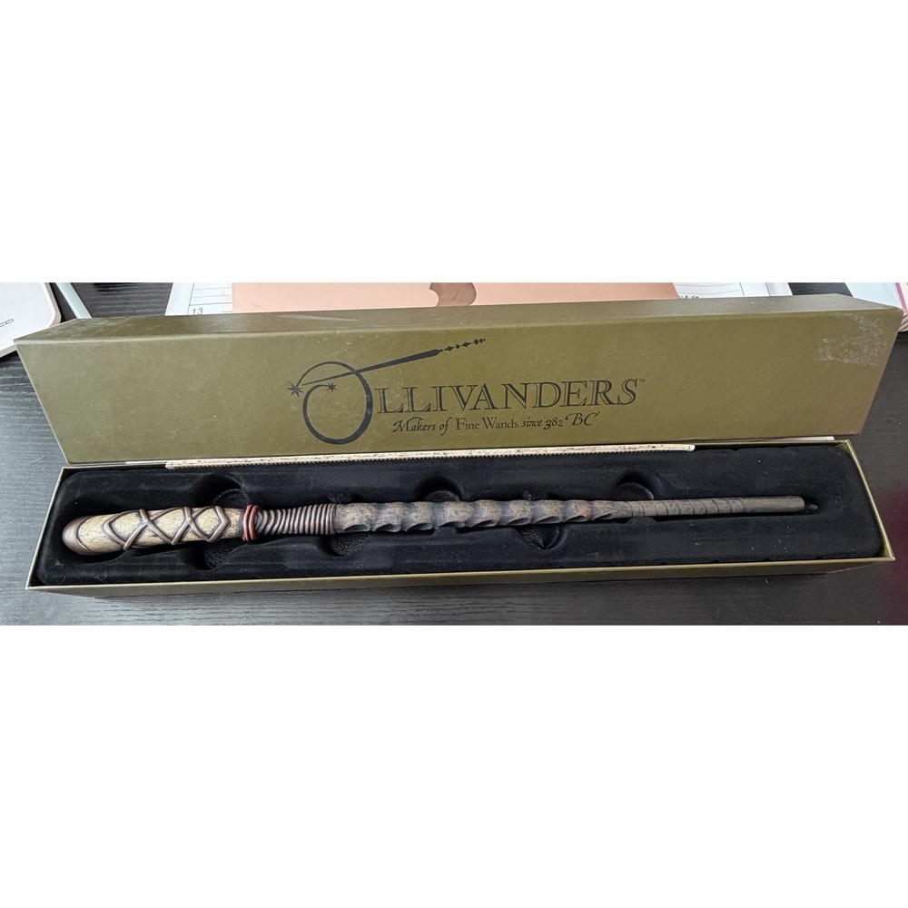 Ollivanders Interactive Holly 8 Wand 15" Harry Potter Universal Box Map